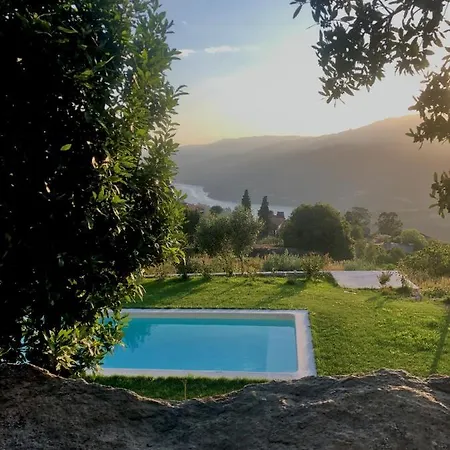 Casa Em Com Vista O Rio Douro *