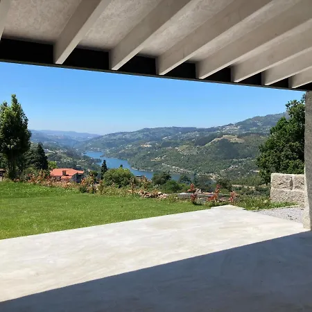 Casa Em Com Vista Para O Rio Douro *